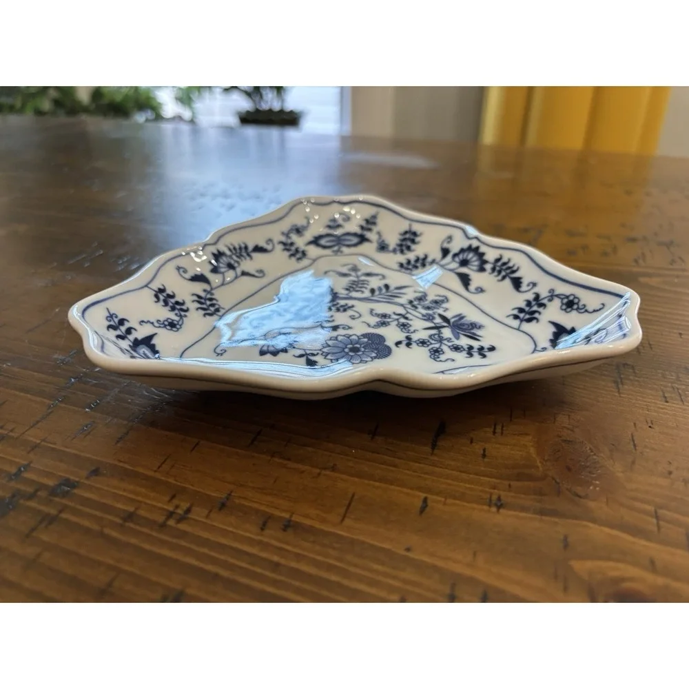 Blue Danube Japan Triangular Serving Dish Blue Onion Floral Grandmillennial 6.5